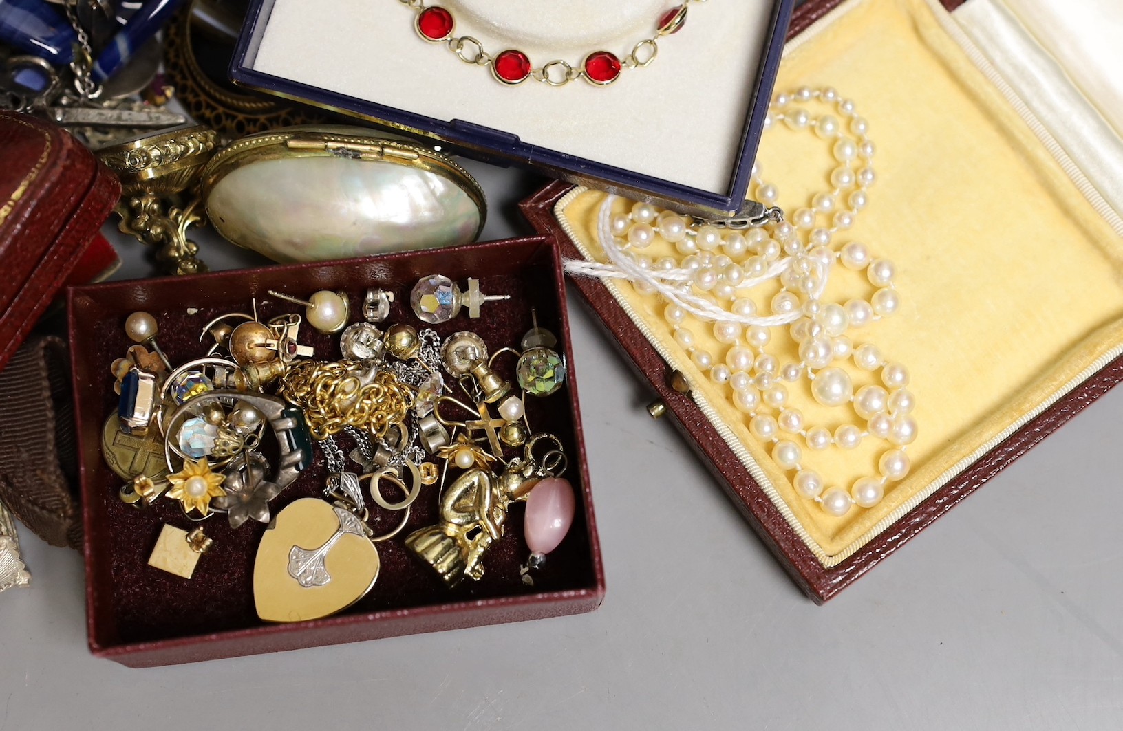 A group of assorted costume jewellery including a single strand pearl necklace